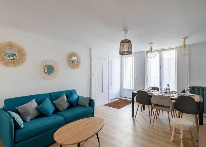 Maison De En Plein Centre Avec Terrasse Villa *