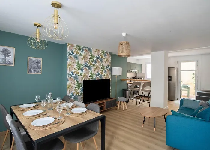 Maison De En Plein Centre Avec Terrasse